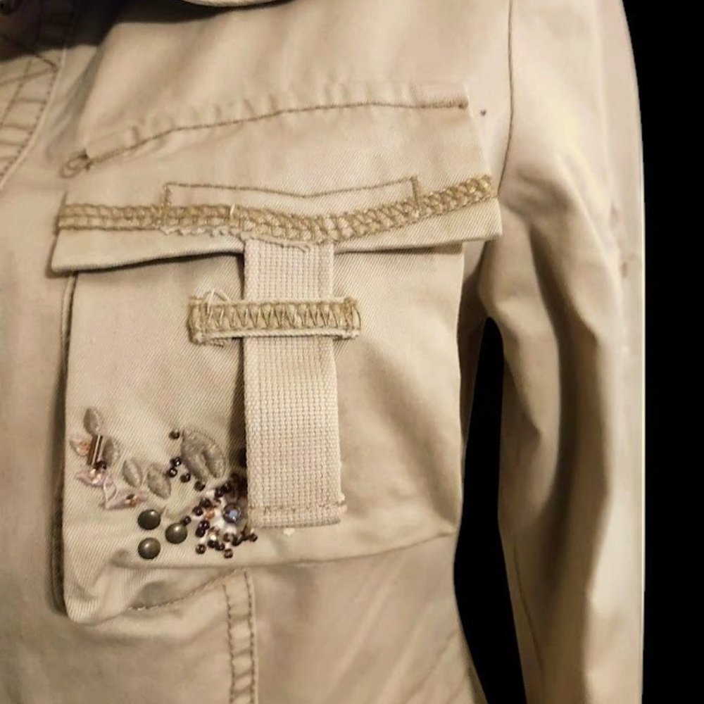 NWOT Esprit Military Style woman, jacket, Beige Embroidered Flowers and Beads M - Picture 4 of 5
